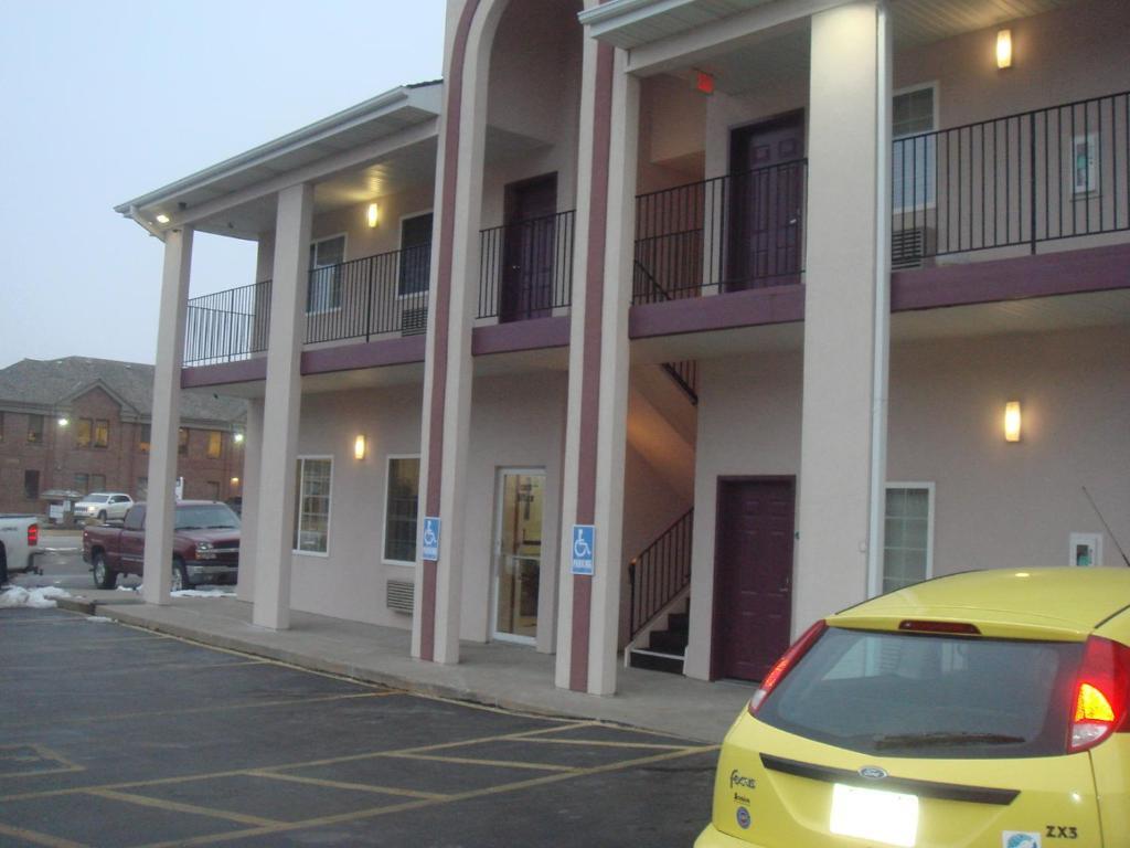 Townhouse Inn & Suites Omaha Buitenkant foto